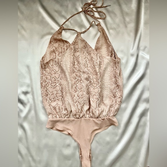 BCBGMaxAzria Snakeskin Print Blush Faux Wrap Sleeveless Bodysuit Top - Picture 7 of 14